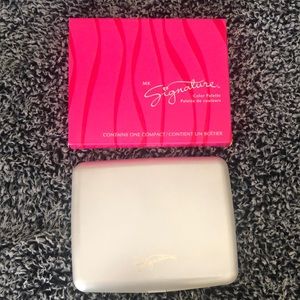 New XL Mary Kay Customizable Compact